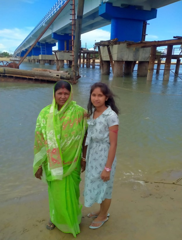 Susmita Bar [R] with her mother [L] Blog